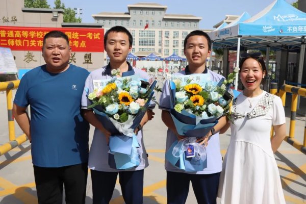 股鑫所 双倍惊喜×3！三对双胞胎考上国防科大